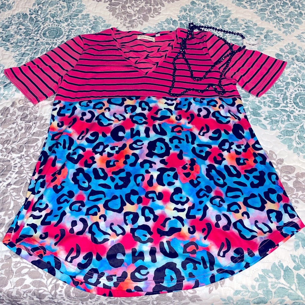 💋Southern Stitch pink and leopard top!🌷